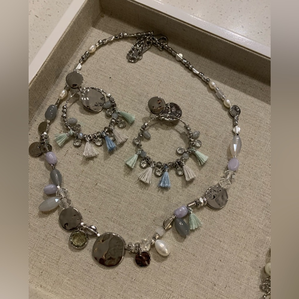 Necklace and bracelet set like new